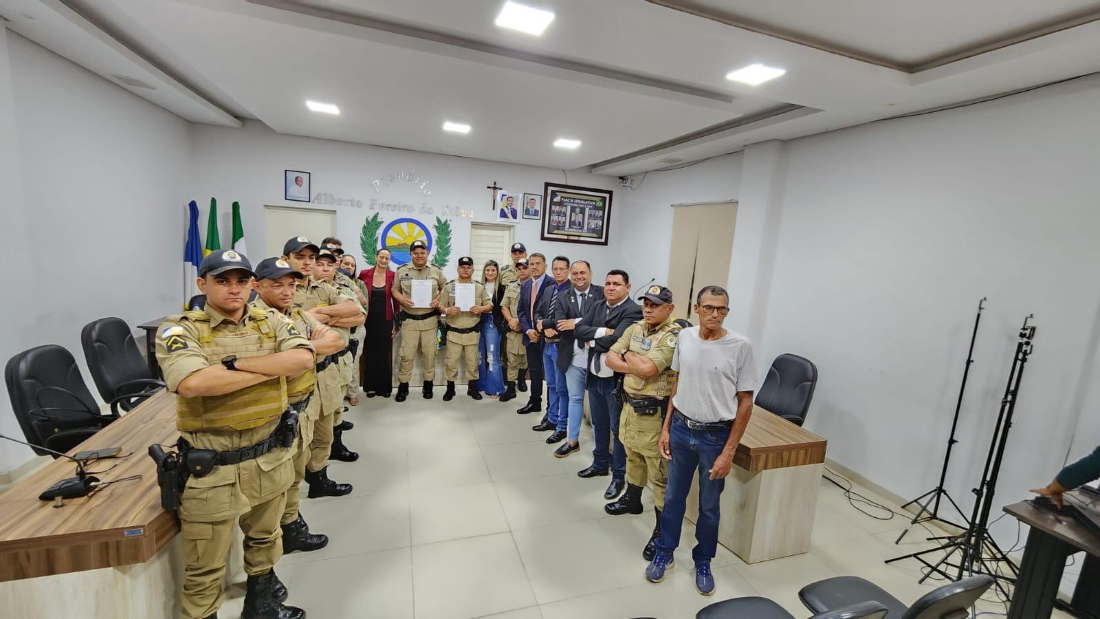 CÂMARA REALIZA SESSÃO SOLENE DE MOÇÃO DE APLAUSOS