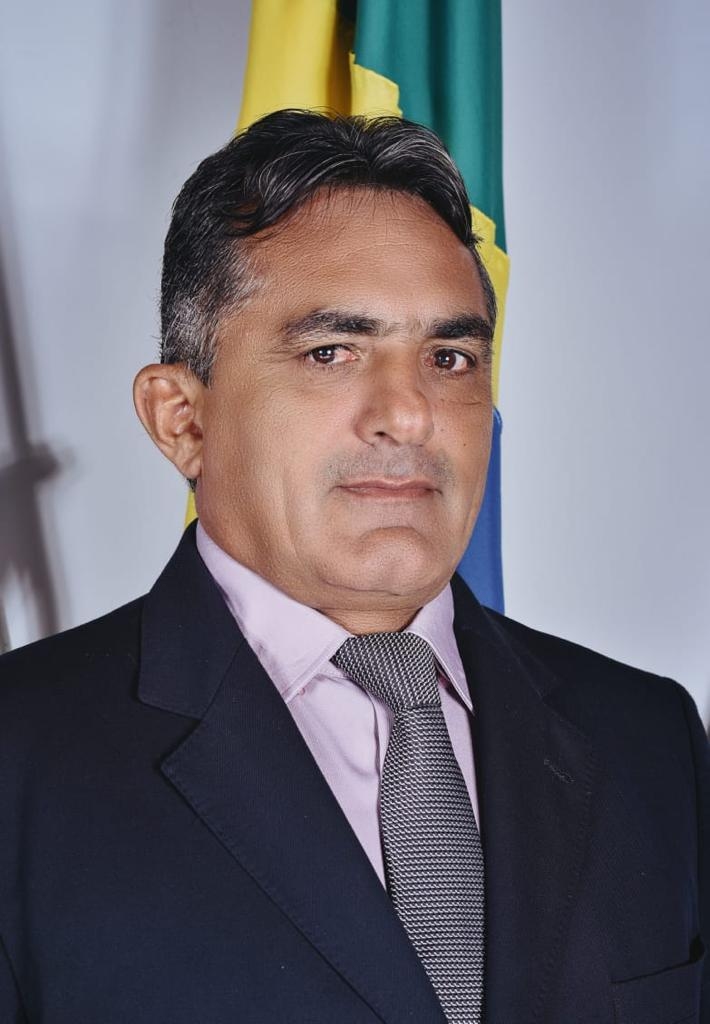 VEREADOR ALFEU MARANHÃO SOLICITA CONSTRUÇÃO DE CALÇADÃO E PARQUE INFANTIL NA AVENIDA GETÚLIO VARGAS
