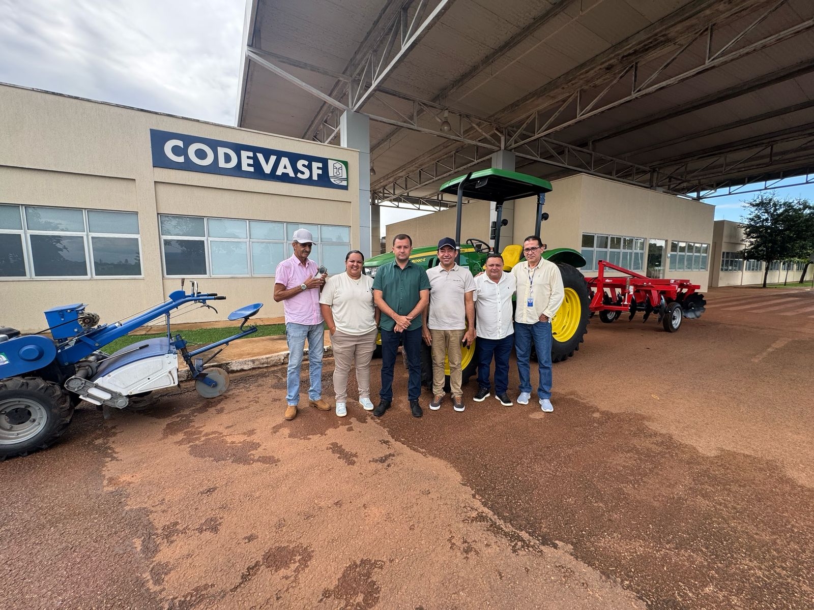 VEREADORES DE FILADÉLFIA PARTICIPAM DA ENTREGA DE MAQUINÁRIOS PELA CODEVASF
